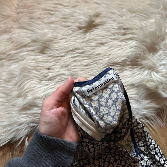 REFORMATION Fran Thigh Slit Mini Skirt In Quinto Navy Floral - Picture 5 of 6